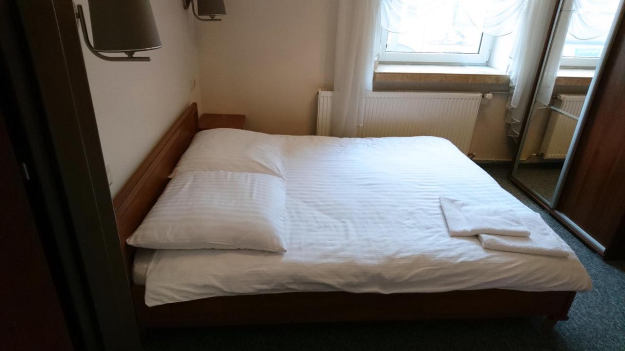 Dom Weselny Wenus Pokoje Hotelowe Przedborz Bagian luar foto