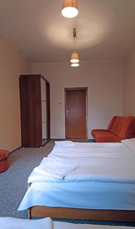 Dom Weselny Wenus Pokoje Hotelowe Przedborz Bagian luar foto
